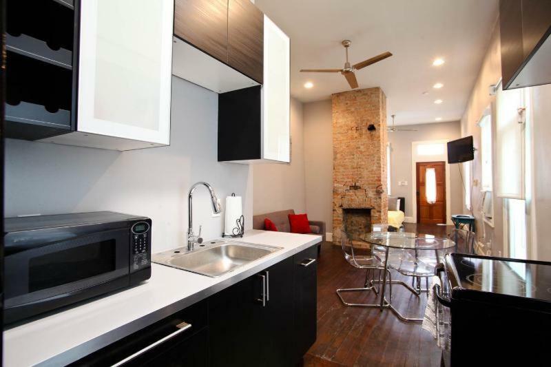 Modern Condo Blocks From Quarters New Orleans Exterior photo